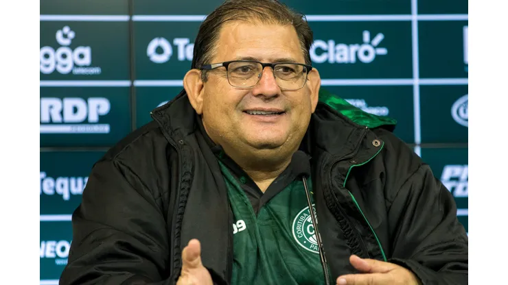 Volante que conquistou acesso pode ser primeiro reforço para Guto Ferreira em 2024. Foto: Robson Mafra/AGIF