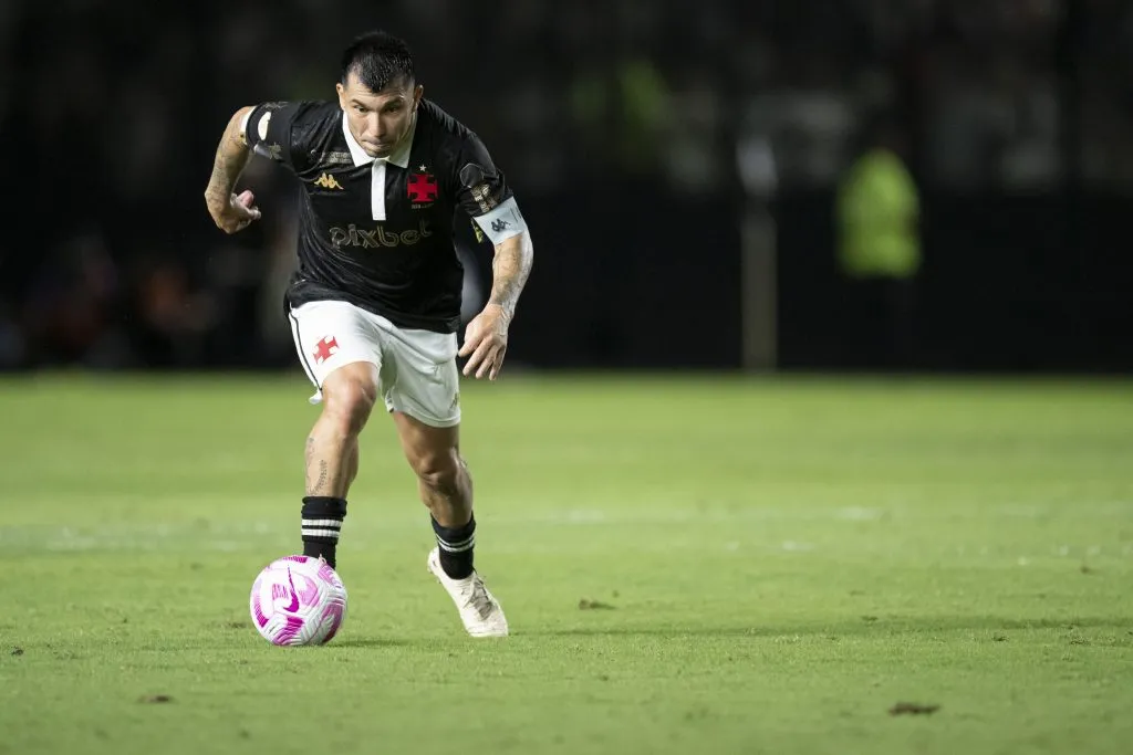 Medel quer estar em campo – Foto: Jorge Rodrigues/AGIF.