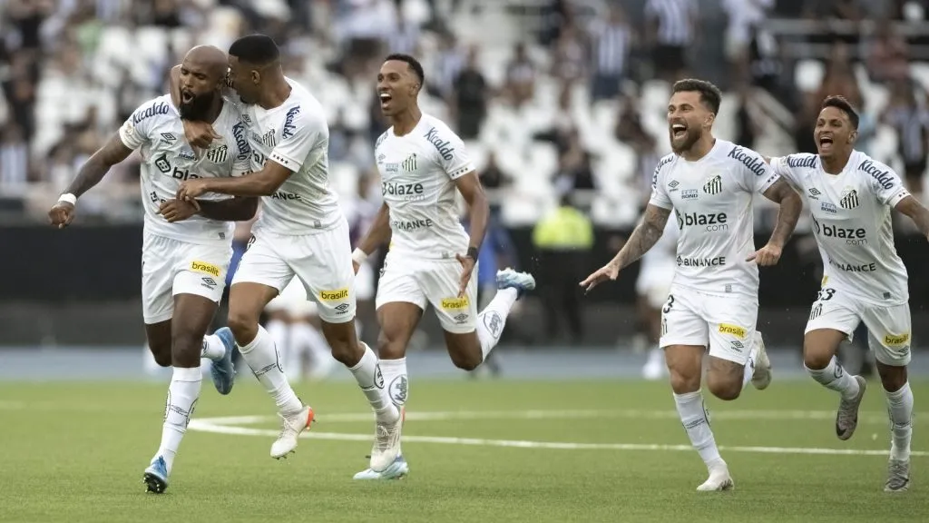 Messias, jogador do Santos, comemora seu gol - Foto: Jorge Rodrigues/AGIF