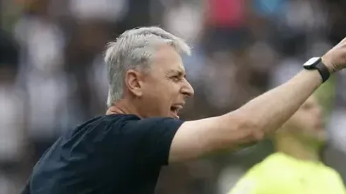 Tiago Nunes durante jogo do Botafogo - Foto: Vitor Silva/Botafogo