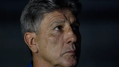 Foto: Thiago Ribeiro/AGIF - Renato Portaluppi dirigindo o Grêmio em partida no Campeonato Brasileiro