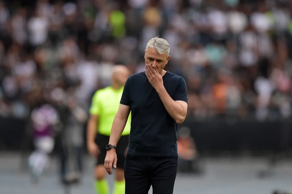 Tiago Nunes pelo Botafogo. Foto: Thiago Ribeiro/AGIF