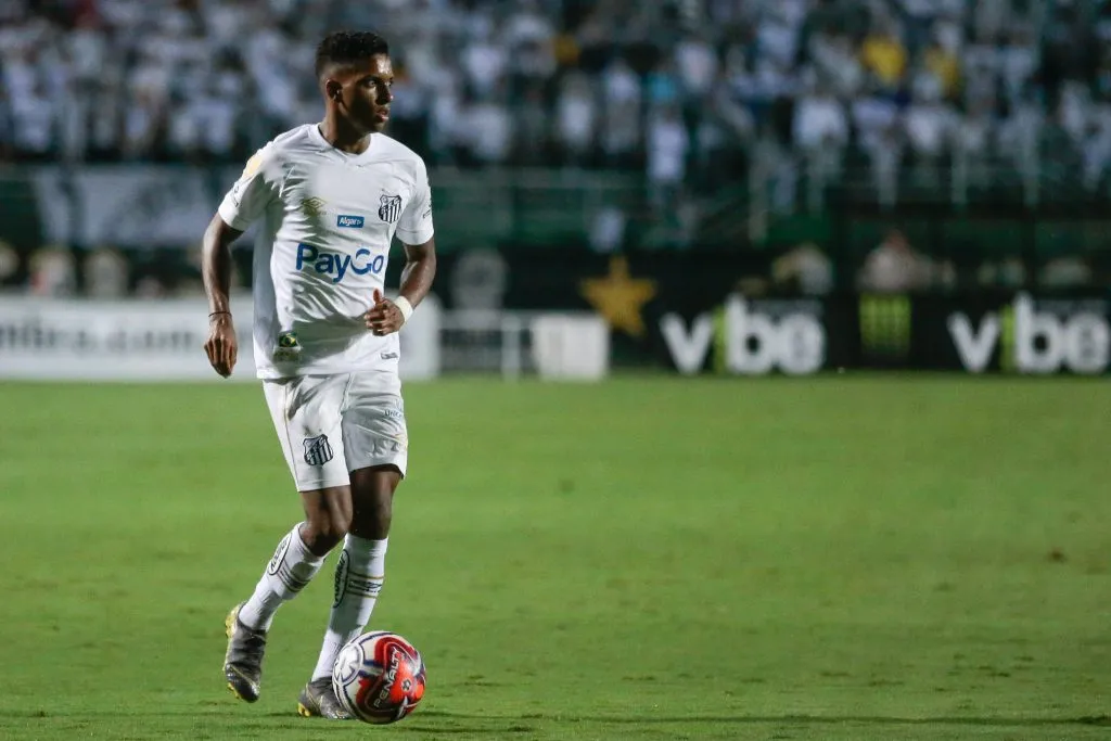 Foto: Marcello Zambrana/AGIF – Rodrygo estava no elenco do Santos de Jair Ventura