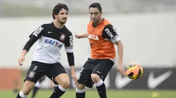Alexandre Pato e Chicão. Treino do Corinthians no CT Joaquim Grava - Foto: Mauro Horita/AGIF