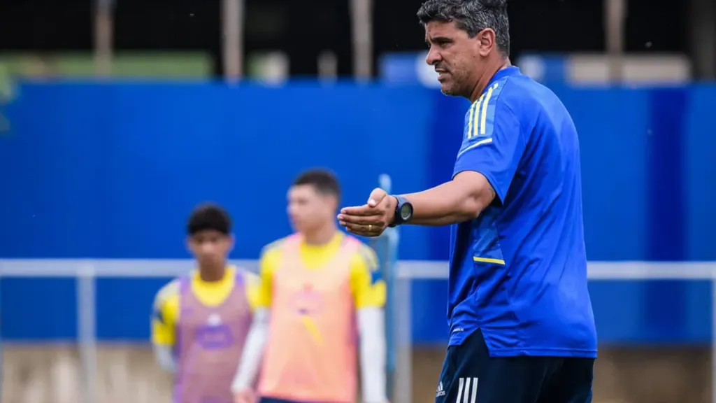 Foto: Gustavo Aleixo/Cruzeiro – Mário Henrique quando comandava o Sub-20 do Cruzeiro
