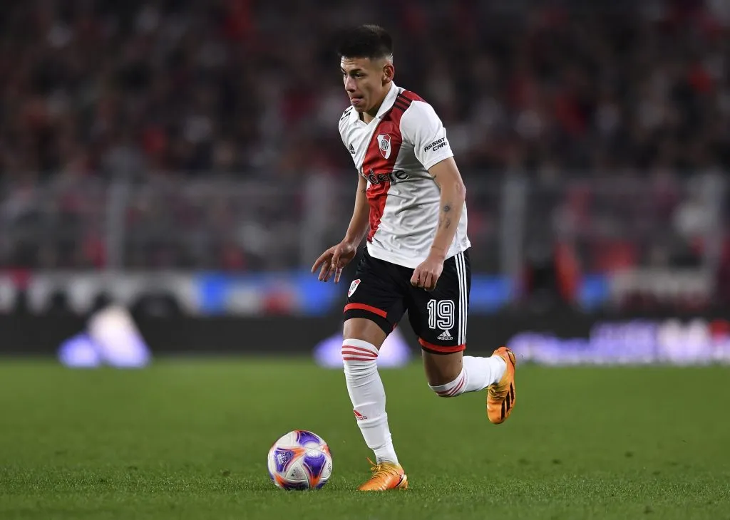 Claudio Echeverri, jogador do River Plate, em partida entre River Plate e Racing pela Liga Profesional Argentina 2023 – Foto: Marcelo Endelli/Getty Images