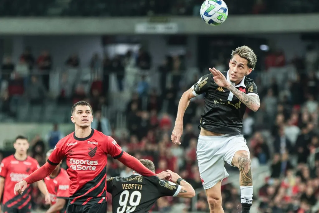 Vasco soube jogar na Ligga Arena. Foto: Robson Mafra/AGIF