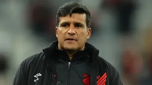 Wesley Carvalho, técnico interino do Athletico - Foto: Gustavo Oliveira/Athletico