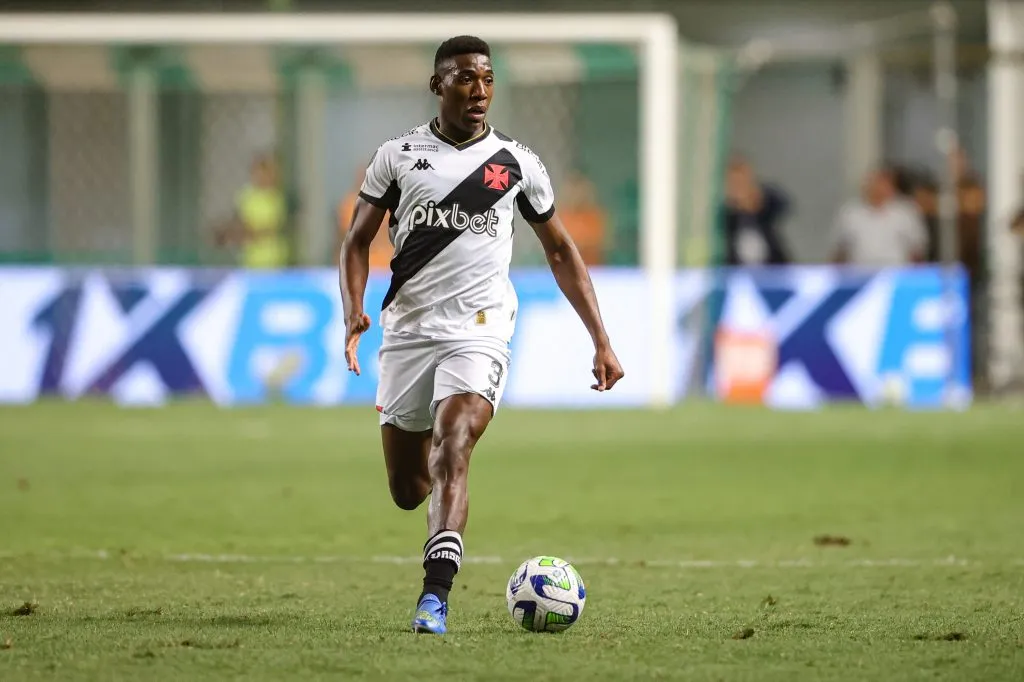 eo Pele jogador do Vasco durante partida contra o America-MG no estadio Independencia pelo campeonato Brasileiro A 2023. Foto: Gilson Lobo/AGIF