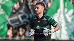 Gabriel Vasconcelos, goleiro do Coritiba, durante partida contra o Cruzeiro no estádio Durival de Britto pelo Campeonato Brasileiro - Foto: Robson Mafra/AGIF