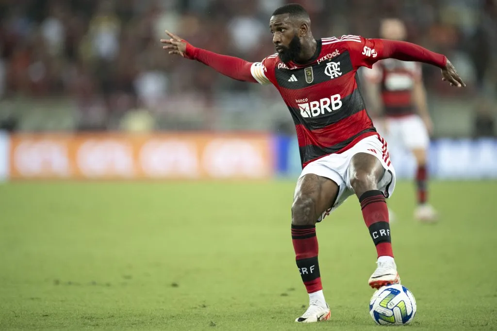 Gerson jogador do Flamengo durante partida contra o Bragantino  pelo campeonato Brasileiro A 2023. Foto: Jorge Rodrigues/AGIF