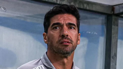 Abel Ferreira durante duelo contra o Grêmio. Foto: Maxi Franzoi/AGIF