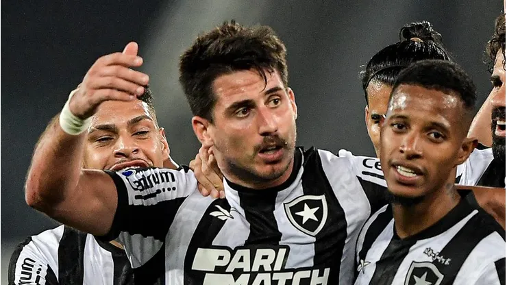 Meia tem contrato com o Botafogo até o fim do ano. Foto: Thiago Ribeiro/AGIF