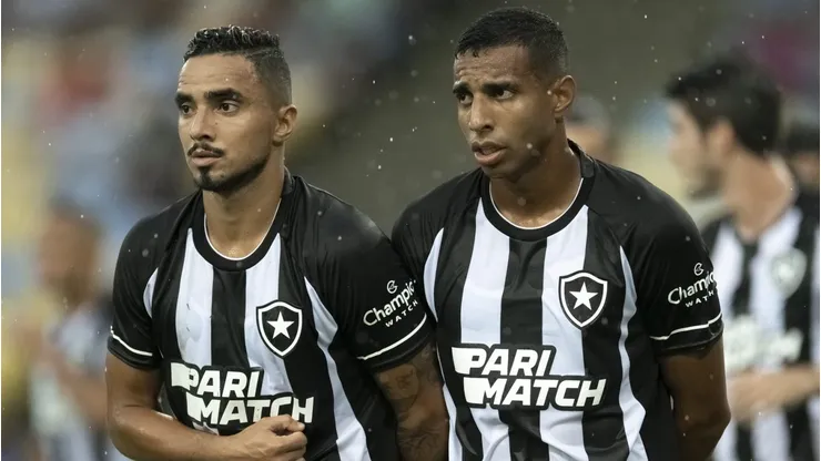 Rafael e Victor Sá em partida do Campeonato Carioca pelo Botafogo. Foto: Jorge Rodrigues/AGIF
