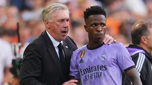 Carlo Ancelotti e Vinicius Junior fazem sucesso no Real. (Photo by Aitor Alcalde/Getty Images)
