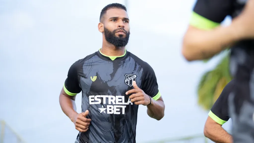 Foto: Felipe Santos/Ceará – Willian Maranhão em treino pelo Ceará