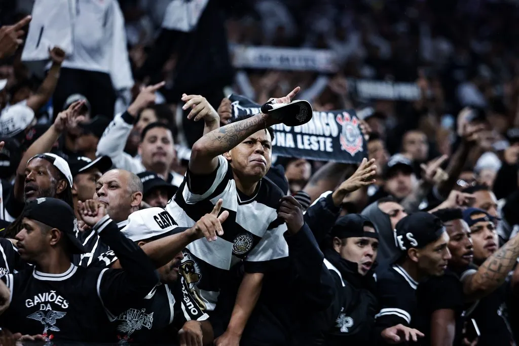 Torcida durante partida entre Corinthians e Bahia no estadio Arena Corinthians pelo campeonato Brasileiro A 2023. Foto: Fabio Giannelli/AGIF