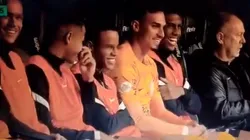 Foto: Reprodução - Corinthians perdeu e reservas foram flagrados rindo no banco em meio a derrota