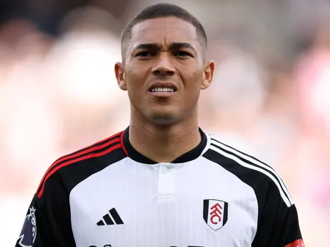 Alvo do Palmeiras, Carlos Vinicius gera polêmica em gesto com rival