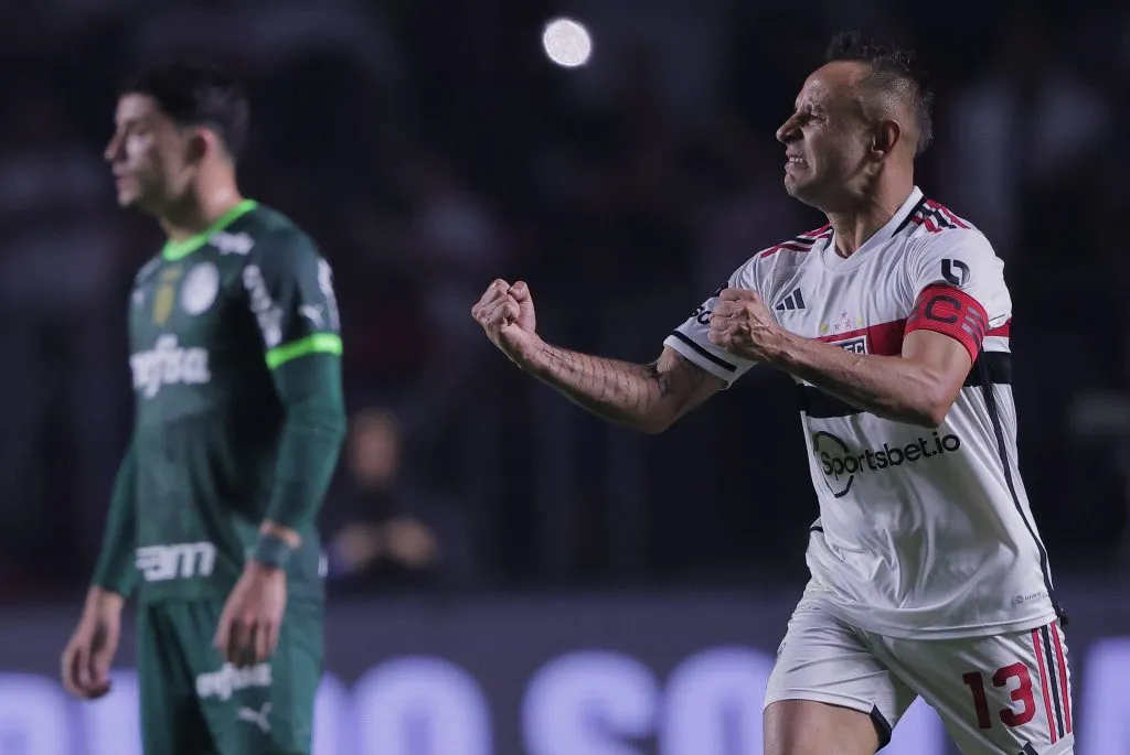 Foto: Ettore Chiereguini/AGIF – Rafinha marcou na Copa do Brasil