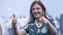 Leila Pereira acena para torcedores do Palmeiras - Foto: Ettore Chiereguini/AGIF