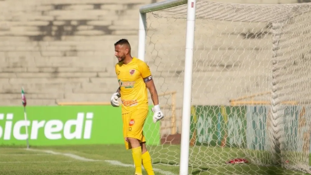 Foto: Aldo Carvalho/AGIF – Fernando Henrique quando atuava pelo Oeste