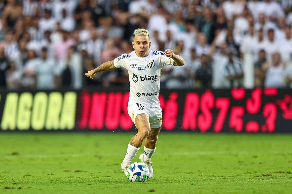 Soteldo em ação pelo Santos. O Venezuelano detalhou como o Peixe vai tentar surpreender o Botafogo – Foto: Fernanda Luz/AGIF