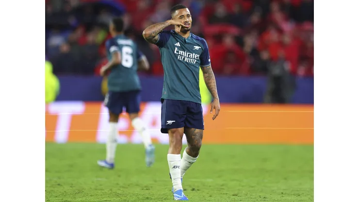 Arsenal vence o Sevilla fora de casa pela fase de grupos da Liga dos Campeões (Foto: Fran Santiago/Getty Images)