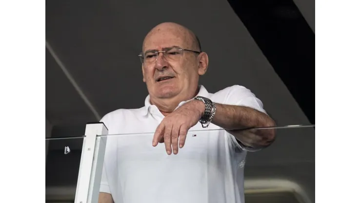 Andrés Rueda, presidente do Santos, durante partida contra o Botafogo no estadio Vila Belmiro pelo campeonato Brasileiro A 2023. Foto: Abner Dourado/AGIF