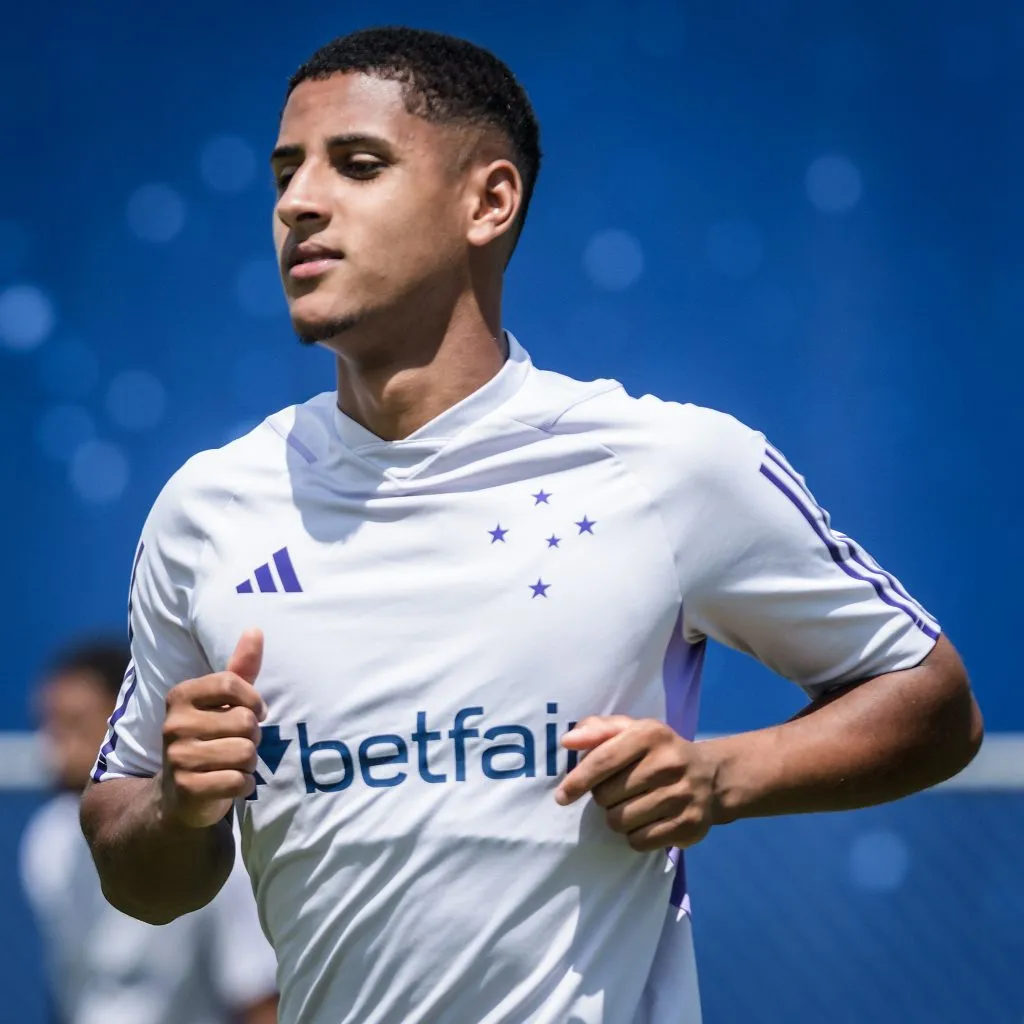 Fernando treina na Toca da Raposa. O fenômeno da base tem sido pedido pela torcida Celeste – Foto: Gustavo Aleixo/Cruzeiro