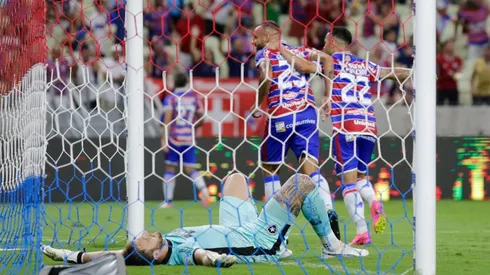 Guilherme jogador do Fortaleza comemora seu gol durante partida contra o Botafogo no estadio Arena Castelao pelo campeonato Brasileiro A 2023. Foto: Lucas Emanuel/AGIF