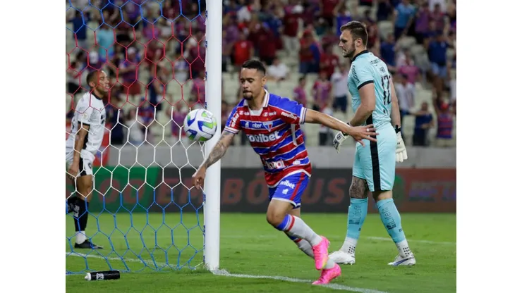 Fortaleza e Botafogo se enfrentam no Castelão em jogo atrasado do Brasileirão (Foto: Lucas Emanuel/AGIF)
