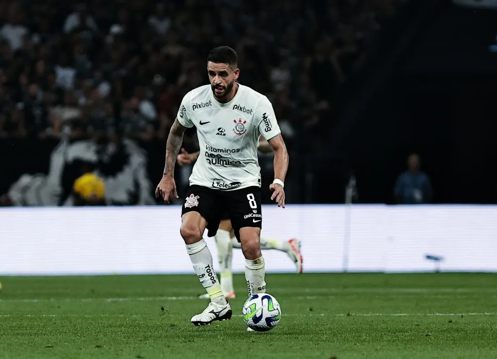 Foto: Fabio Giannelli/AGIF – Renato Augusto não vem bem, mas deverá ser titular contra o Bahia