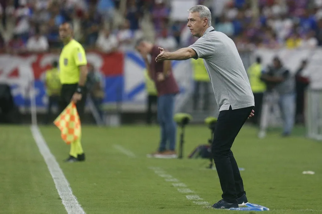 Tiago Nunes durante partida do Botafogo contra o Fortaleza – Foto: Vitor Silva/BFR
