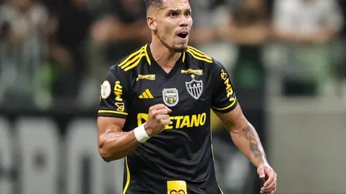 Paulinho, jogador do Atlético, comemora gol durante partida - Foto: Gilson Lobo/AGIF
