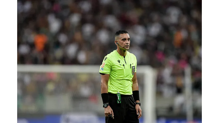 Foto: Thiago Ribeiro/AGIF - Árbitro explicou punição a Cano