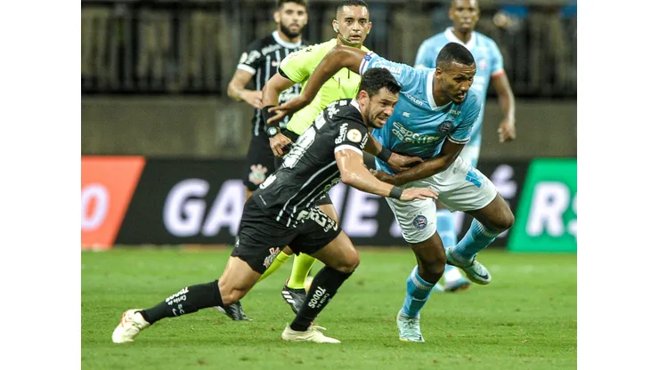 Giuliano jogador do Corinthians durante partida contra o Bahia no estádio Arena Fonte Nova pelo campeonato Brasileiro A 2023. Jhony Pinho/AGIF