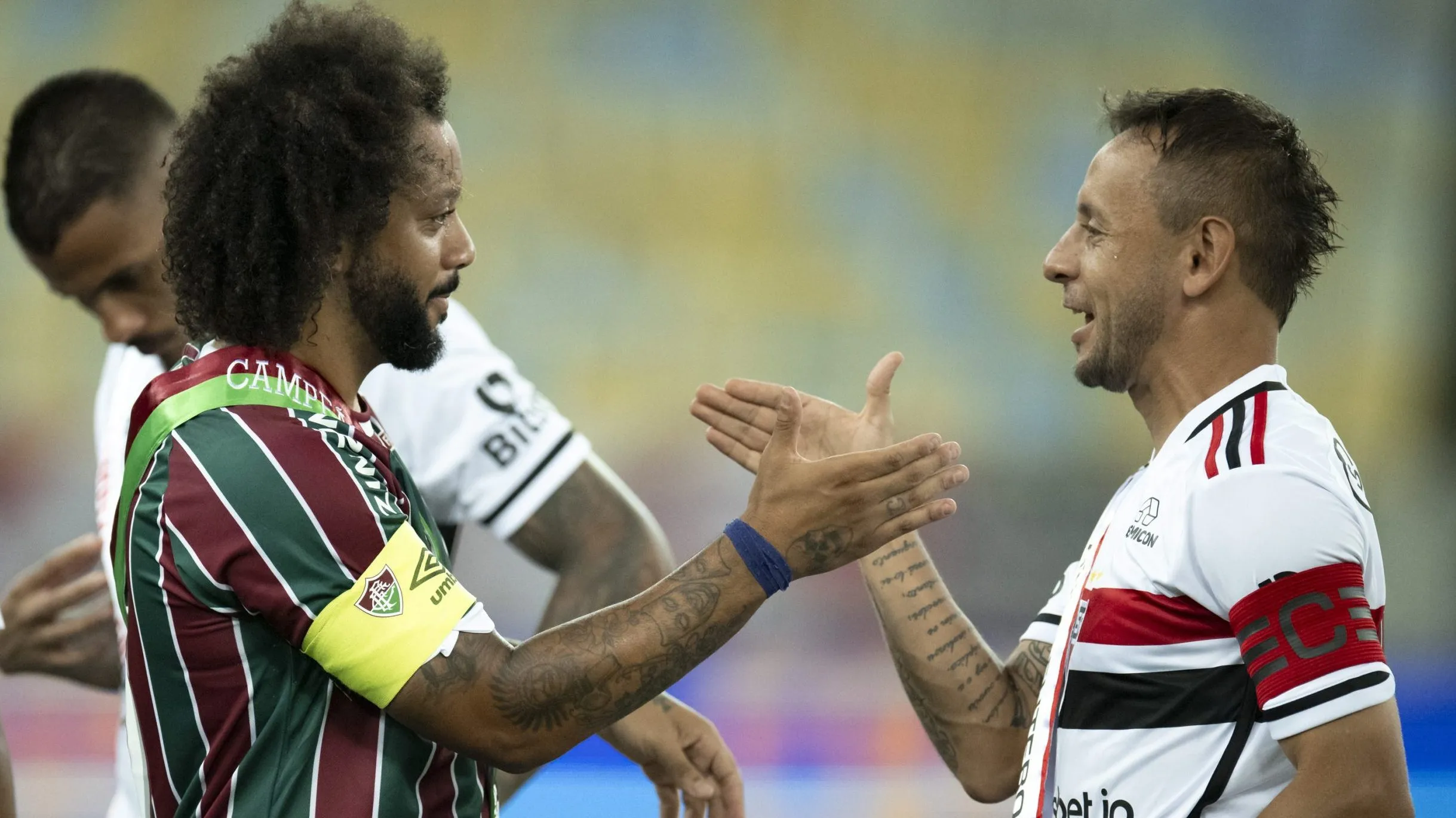 Marcelo teria começado a onda de provocações a jogadores do SPFC na troca de faixas com Rafinha – Foto: Jorge Rodrigues/AGIF