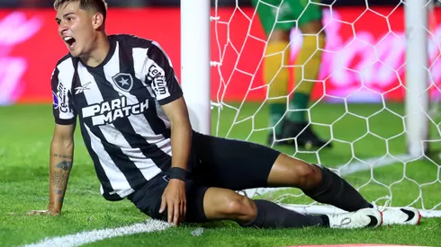 Foto: Marcos Brindicci/Getty Images - Mateo Ponte teve seu futuro definido no Botafogo
