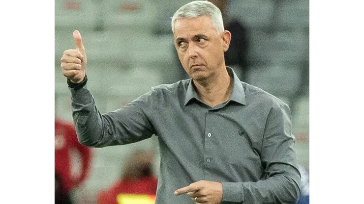 Rivaldo destacou importância de Tiago Nunes nesta fase do Botafogo. Robson Mafra/AGIF