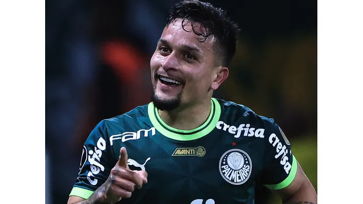 Artur comemora um de seus gols pelo Palestra. O camisa 14 pode estar com os dias contados na Academia de Futebol - Foto: Ettore Chiereguini/AGIF
