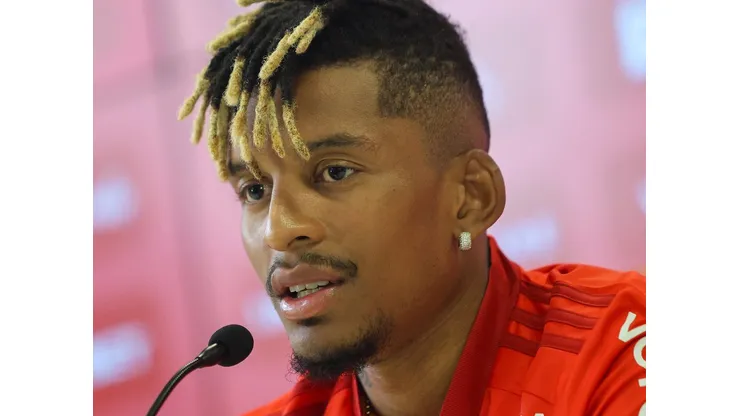 Dalbert em sua apresentação no Inter. O lateral começa a ter sua situação esclarecida nos bastidores do Colorado - Foto: