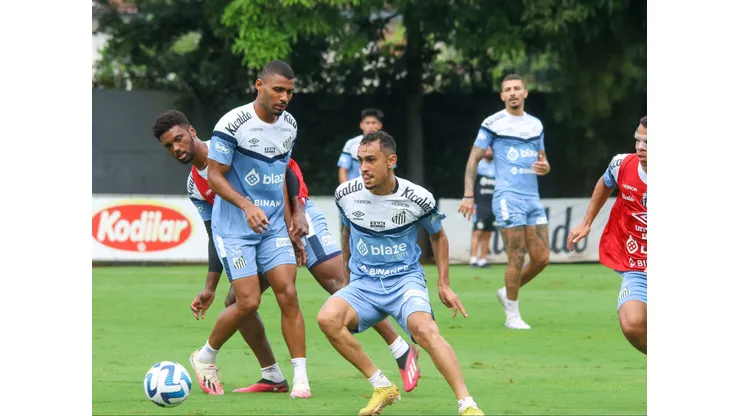 Luan Dias, jogador do Santos, durante treino no Centro de Treinamento CT Rei Pelé - Foto: Fernanda Luz/AGIF