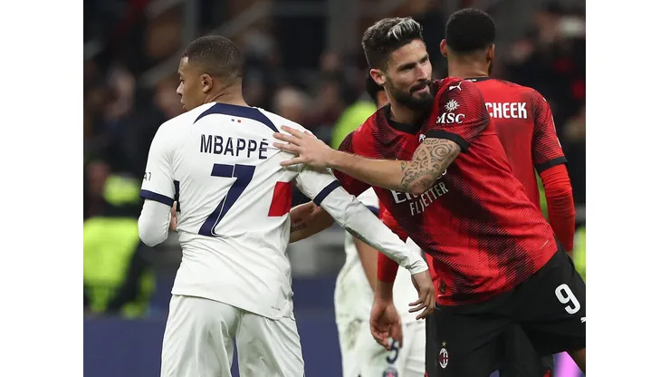 Mbappé e Giroud estiveram em campo por PSG e Milan, no San Siro, pela fase de Grupos da Champions (Marco Luzzani/Getty Images)