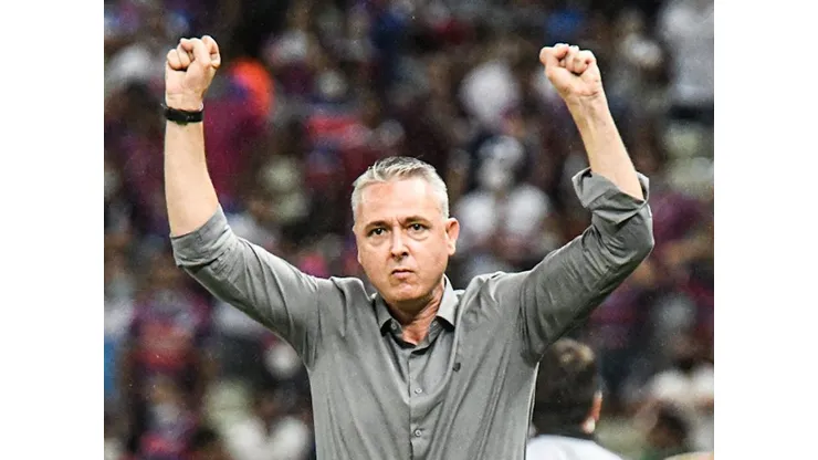 Tiago Nunes enquanto tecnico do Ceara durante partida contra o Fortaleza no estadio Arena Castelao pelo campeonato Brasileiro A 2021. Kely Pereira/AGIF