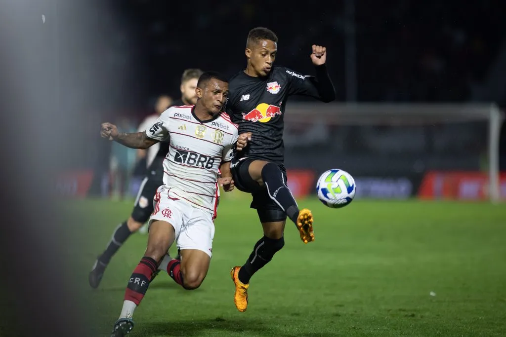 Vitinho jogador do Bragantino durante partida contra o Flamengo no estadio Nabi Abi Chedid pelo campeonato BRASILEIRO A 2023. Foto: Diogo Reis/AGIF