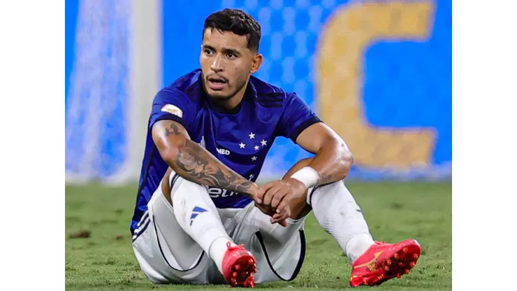 Willian do Cruzeiro lamenta o empate ao final da partida contra o Vasco no estadio Mineirao pelo campeonato Brasileiro A 2023. Gilson Lobo/AGIF
