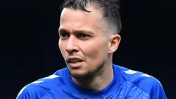 Foto: Nathan Stirk/Getty Images - Bernard quando defendia o Everton, da Inglaterra, em partida amistosa