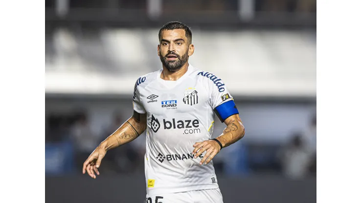 Rincón, jogador do Santos, em ação contra o São Paulo - Foto: Abner Dourado/AGIF