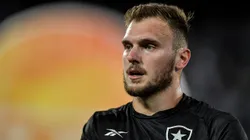 RJ - RIO DE JANEIRO - 01/11/2023 - BRASILEIRO A 2023, BOTAFOGO X PALMEIRAS - Lucas Perri goleiro do Botafogo durante partida contra o Palmeiras no estadio Engenhao pelo campeonato Brasileiro A 2023. Foto: Thiago Ribeiro/AGIF
